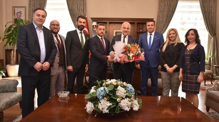 Manisa Valisi G&uuml;ven&ccedil;er 15 Temmuz Derneği&rsquo;ni Ağırladı