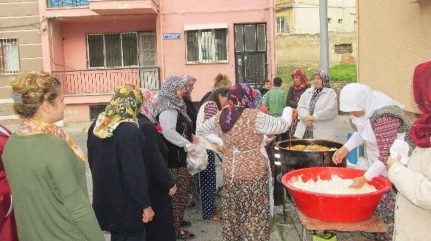 Artan &Ouml;l&uuml;m Olayları &Uuml;zerine Mahalle Sakinleri Lokma D&ouml;kt&uuml;rd&uuml;