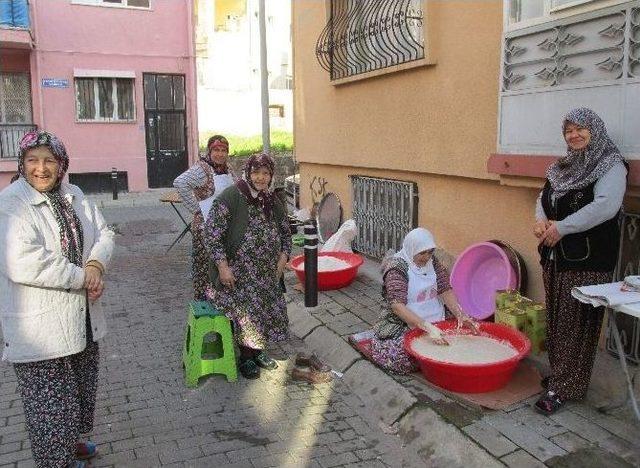 Artan Ölüm Olayları Üzerine Mahalle Sakinleri Lokma Döktürdü