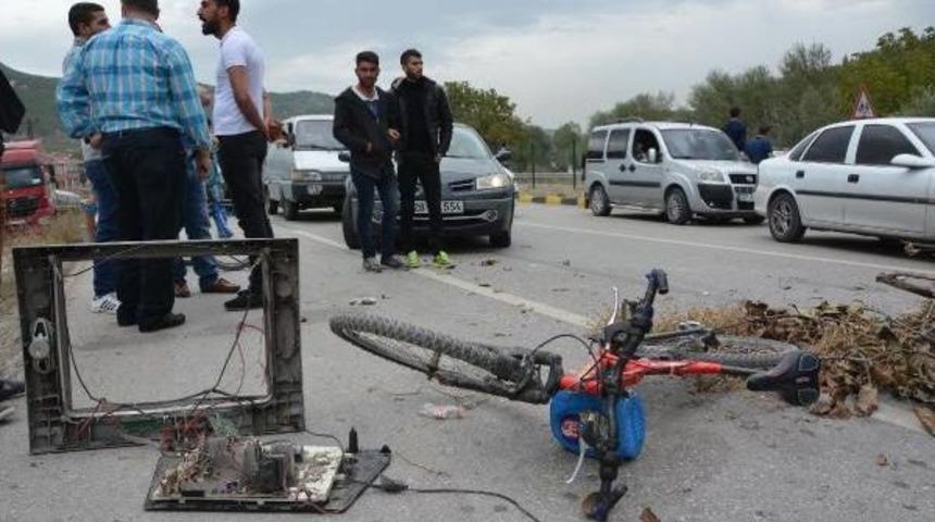 Karab&uuml;k'te K&ouml;yl&uuml;lerden Yol Kapatma Eylemi