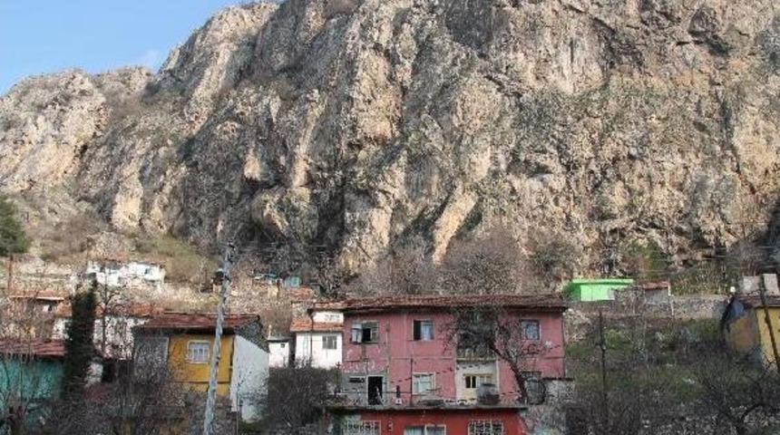 Dağda Mahsur Kalan Ke&ccedil;iler, Itfaiye Tarafından Kurtarıldı