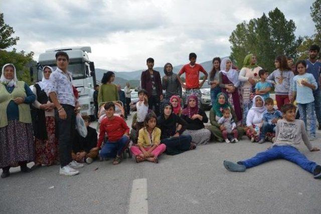 Karabük'te Köylülerden Yol Kapatma Eylemi