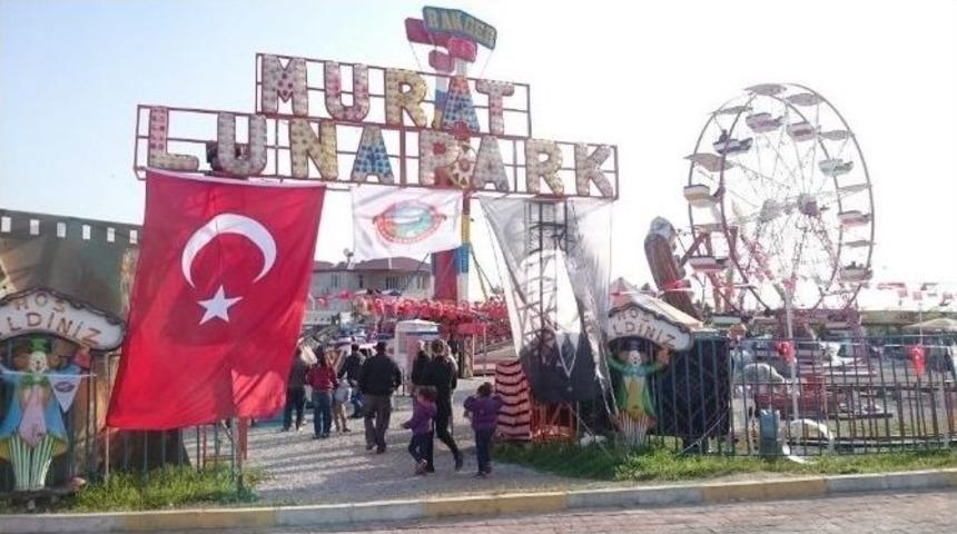 Başkan T&uuml;re&rsquo;den &Ccedil;ocuklara Lunapark Hediyesi