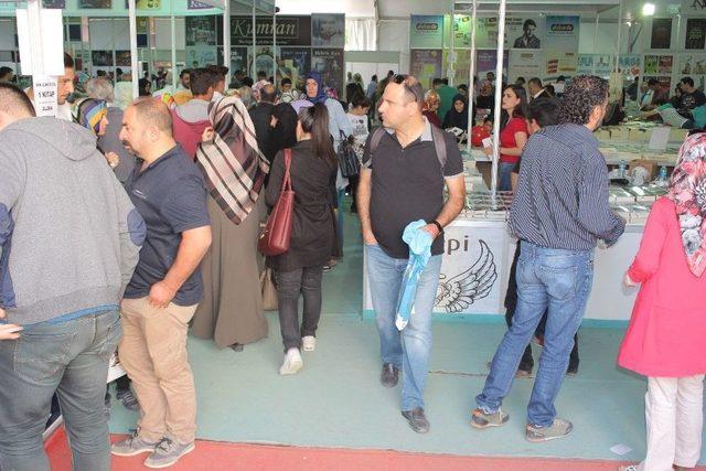 Ünlü Yazar Sinan Yağmur Elazığ’da Okuyucuları İle Buluştu 1