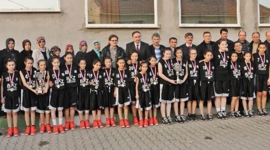 Başkan Kurtulan&rsquo;dan Şampiyon Sporculara Kapalı Spor Salonu