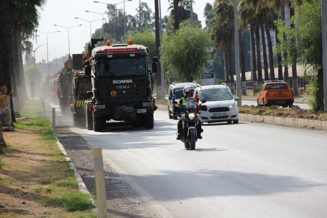 Sınıra Askeri Personel Ve Ara&ccedil; Sevkiyatı S&uuml;r&uuml;yor