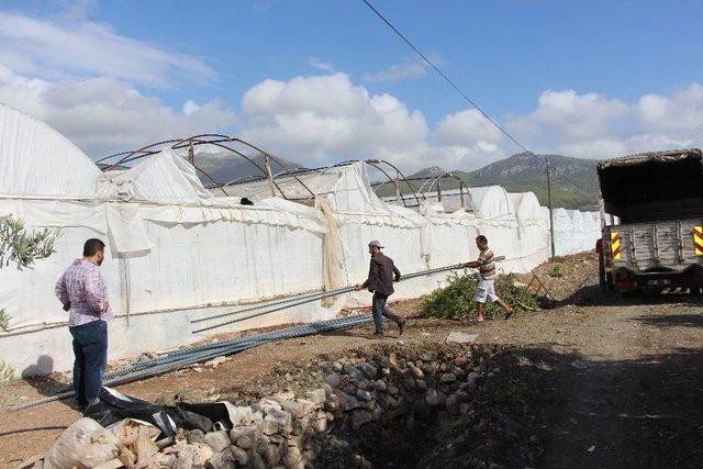 Antalya&rsquo;da Hortum Seraları Yerle Bir Etti 1