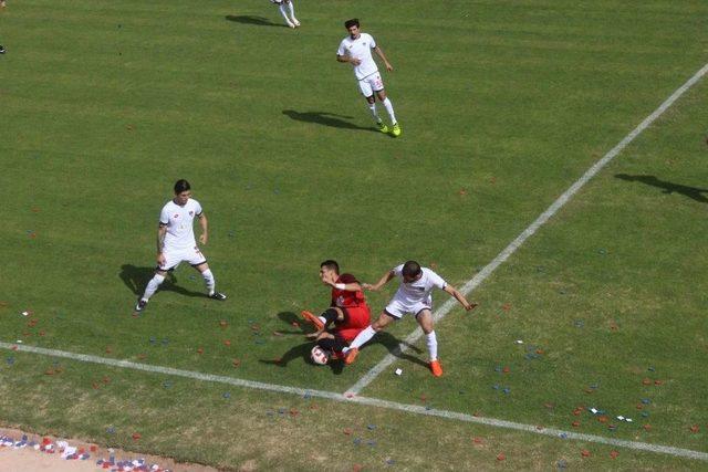 Tff 2. Lig: Niğde Belediyespor: 1 - Fatih Karag&uuml;mr&uuml;kspor: 1 1