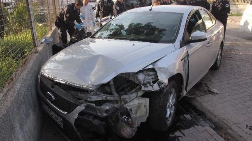 Polisten Ka&ccedil;arken Kaza Yapan Ara&ccedil;tan 100 Kilo Esrar &Ccedil;ıktı