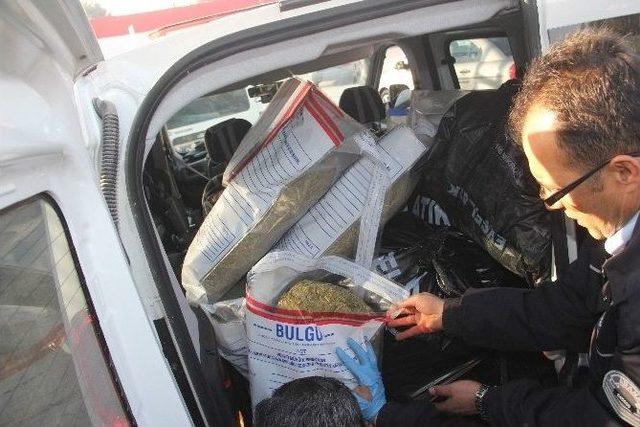 Polisten Kaçarken Kaza Yapan Araçtan 100 Kilo Esrar Çıktı