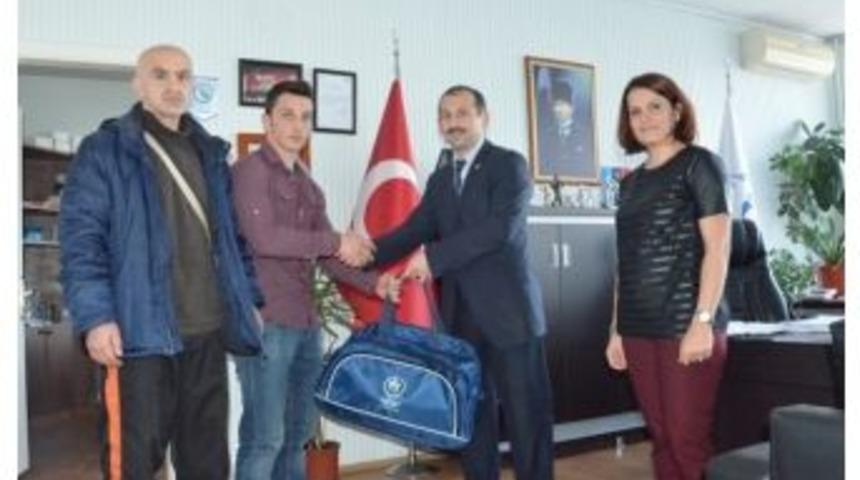 Yıldız Boks&ouml;r Şampiyonaya Hazır