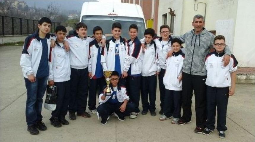 D&uuml;zceli Voleybolcular Yarı Finalde