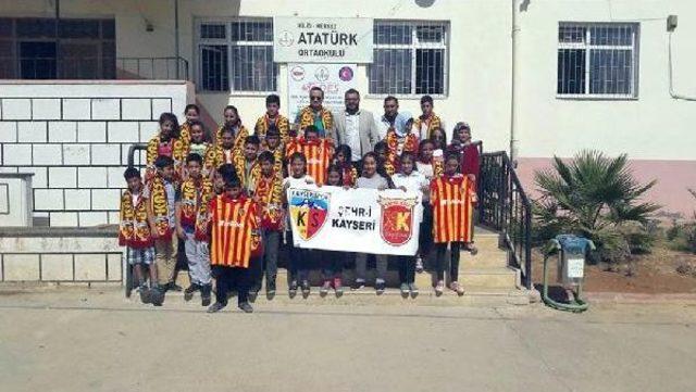 Kayserispor Taraftarları Kütüphane Için Seferber Oldu