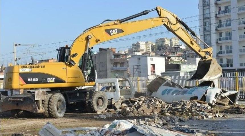 &Ccedil;iğli&rsquo;de Hurda Ara&ccedil;lar Kaldırıldı