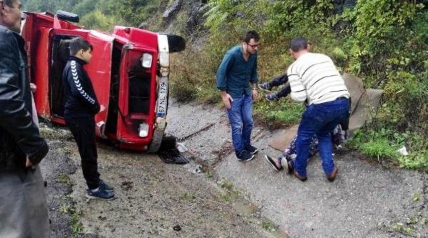 Takla Atan Kamyonetteki 3 Kişi Yaralandı