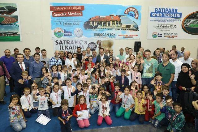 İlkadımlı Minikler Satranç Turnuvasında Buluştu