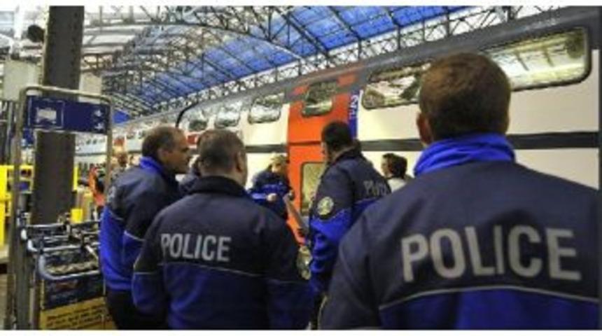 Lozan Tren Istasyonu Şüpheli Paket Nedeniyle Boşaltıldı (2)