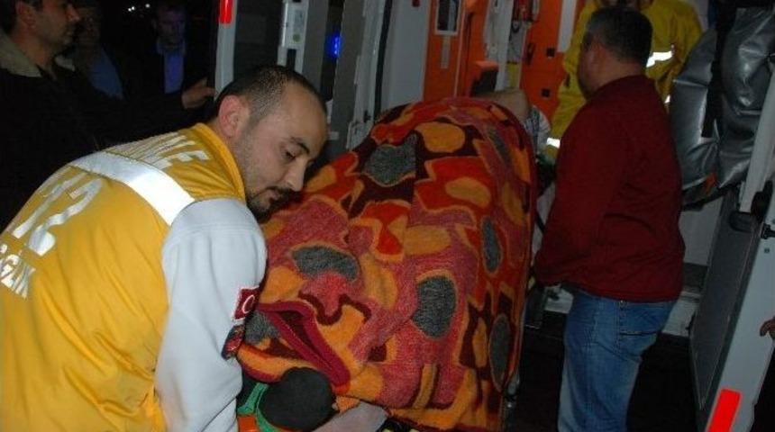 Trakt&ouml;r Altında Kalan S&uuml;r&uuml;c&uuml; Yaralandı
