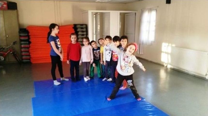 İzmit&rsquo;te &Ccedil;ocuklara Jimnastik Kursu