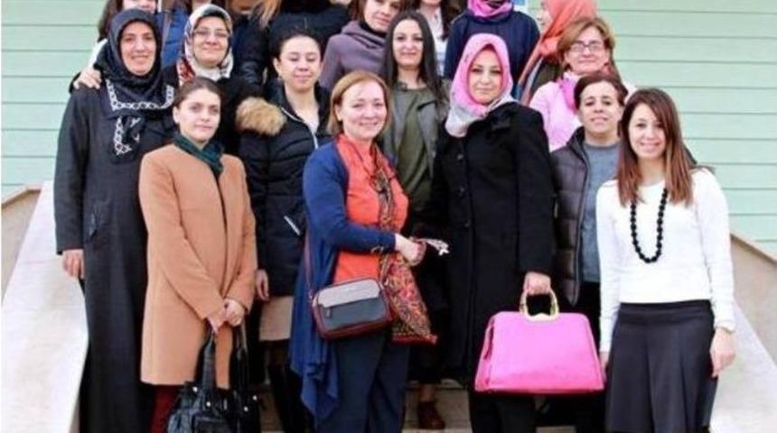 K&uuml;t&uuml;phanesiz K&ouml;y Okulu Kalmasın Projesi