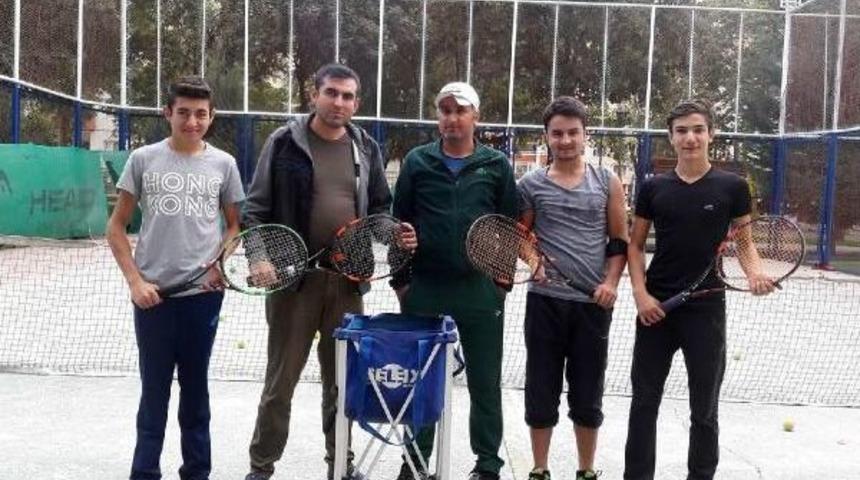 Mahalledeki Tenis Kortundan Uluslararası Şampiyonaya