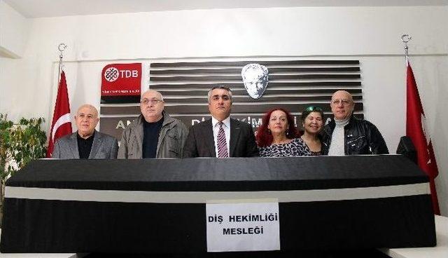 Diş Hekimlerinden Tabutlu Protesto 1