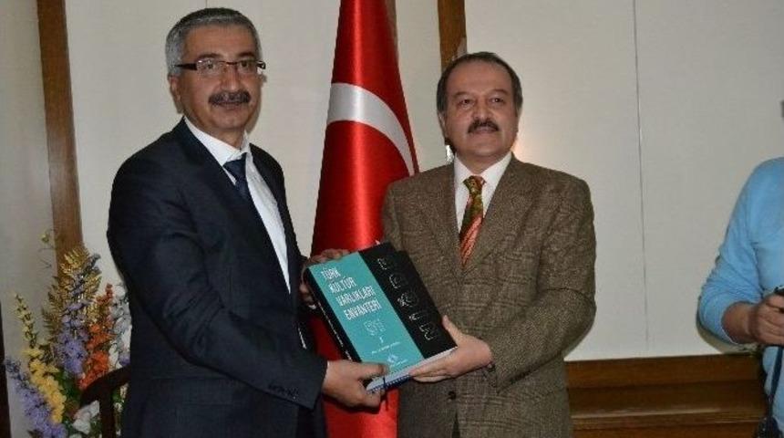 Niğdenin Tarihi Kaleme Alındı