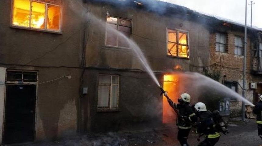 Antalya'da 3 Metruk Bina Yandı