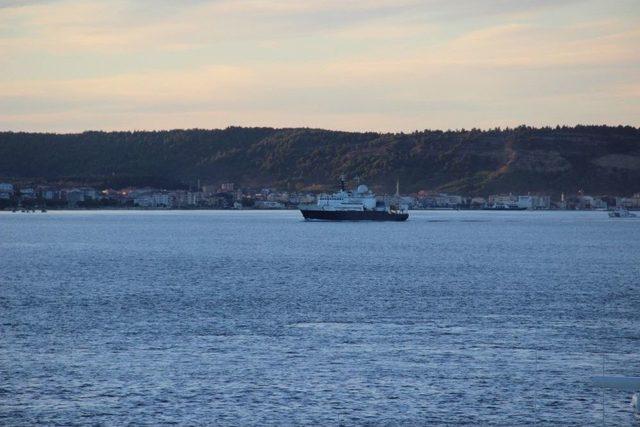 Rus Casus Gemisi Çanakkale Boğazından Geçti