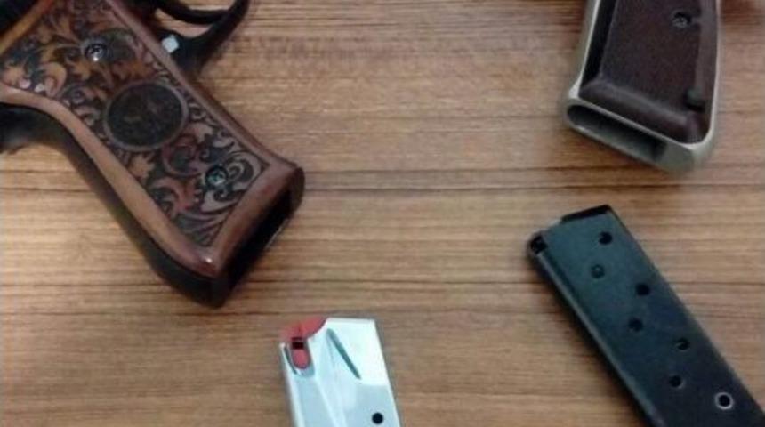 Samsun&rsquo;da Bir Otomobilin Motor Kısmında 2 Tabanca Ele Ge&ccedil;irildi