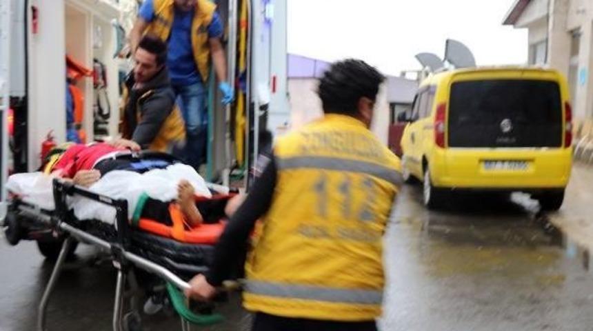 Cam Silerken D&uuml;şen Temizlik&ccedil;i Kadın Ağır Yaralandı