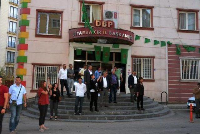 Dbp Binasında Polis Arama Yaptı, Çok Sayıda Materyale El Konuldu