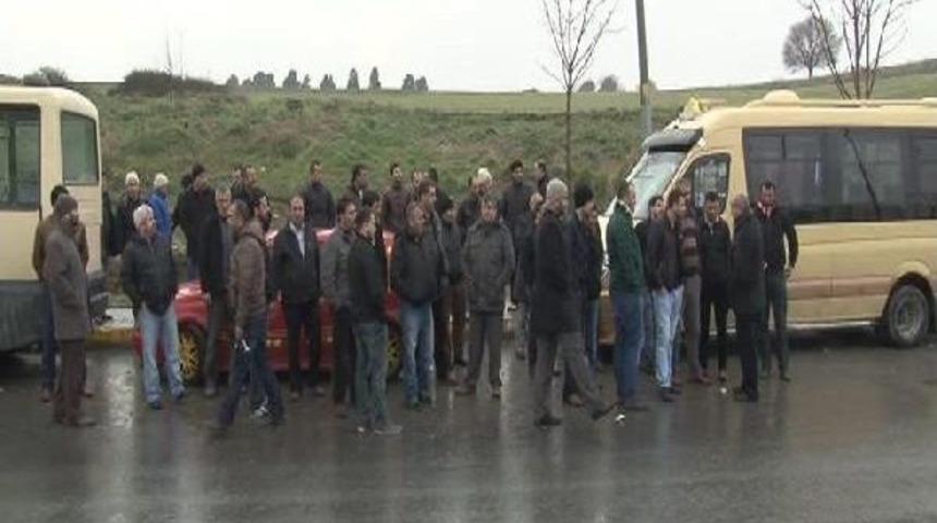 K&uuml;&ccedil;&uuml;k&ccedil;ekmece'de Minib&uuml;s&ccedil;&uuml;ler Kontak Kapattı