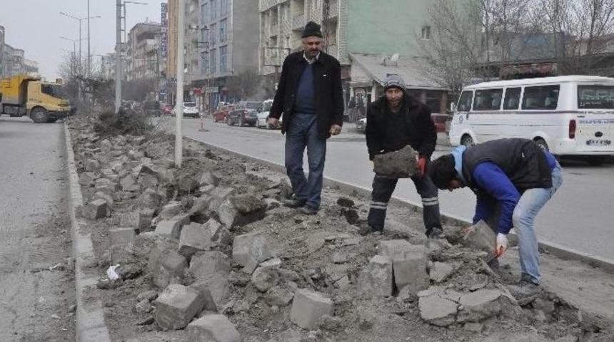 Iğdır Belediyesi&rsquo;nden Kaldırım &Ccedil;alışması