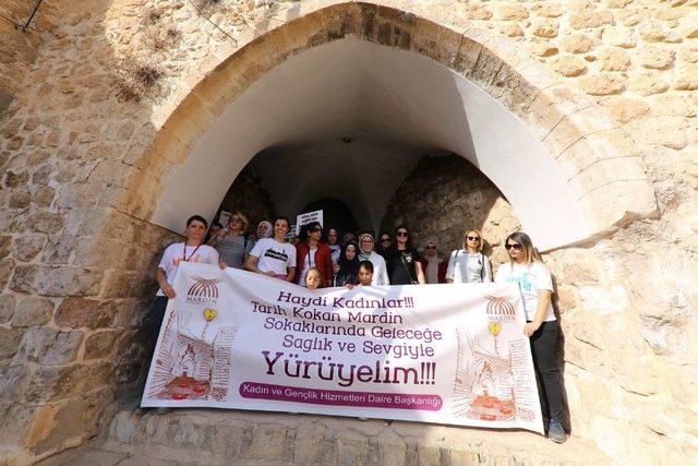 Mardin’de Kadınlar Tarihi Sokaklarda Sağlık İçin Yürüdü