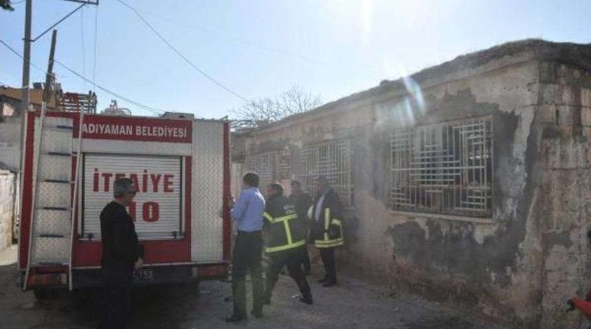 Adıyaman&rsquo;Da Metruk Evde Yangın