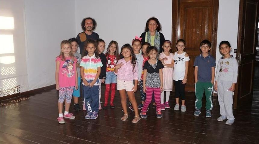 Kuşadası&rsquo;nda Yenilik&ccedil;i Drama Eğitimleri Devam Ediyor