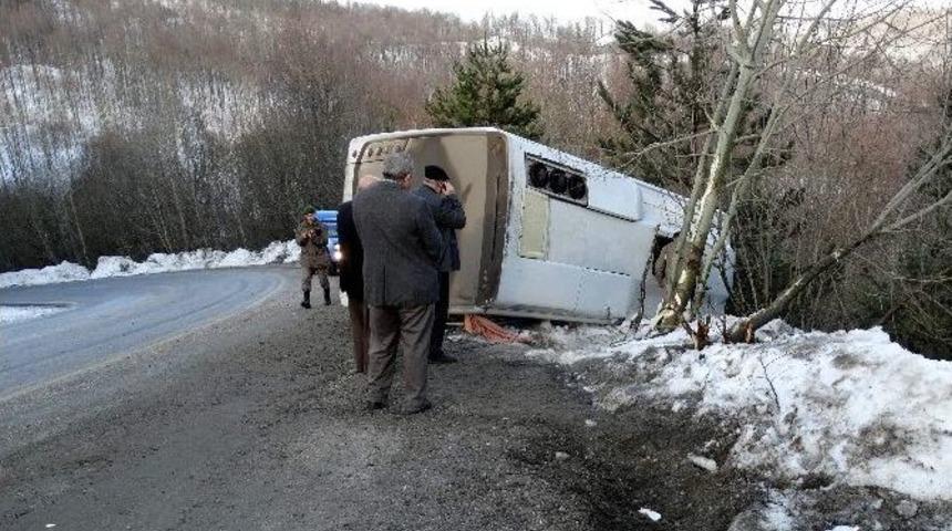 K&uuml;tahya&rsquo;da İş&ccedil;i Servisi Devrildi: 20 Yaralı