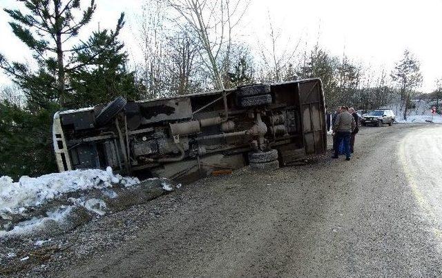 Kütahya’da İşçi Servisi Devrildi: 20 Yaralı