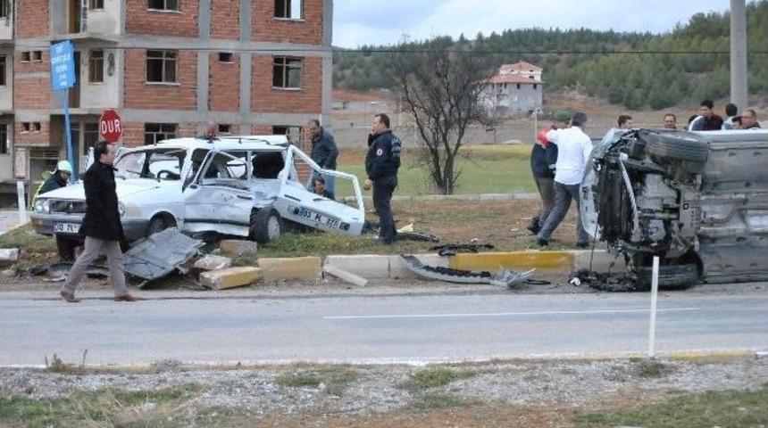 &Ccedil;ivril&rsquo;de Kaza: 7 Yaralı