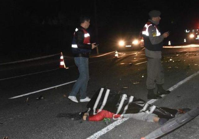 Otomobil, Elektrikli Bisiklete Çarptı: 2 Ölü 1