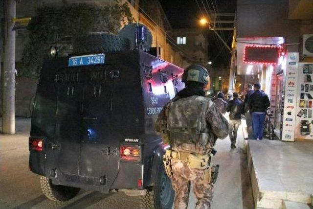 Bursa'da Polis Uygulamasında 3 Kişi Gözaltına Alındı