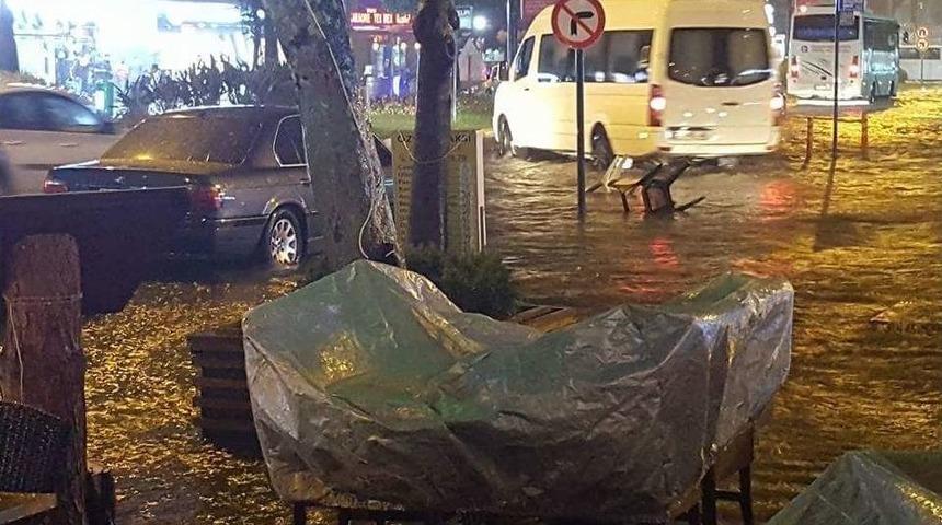 Alanya&rsquo;da Şiddetli Yağmur Hayatı Fel&ccedil; Etti