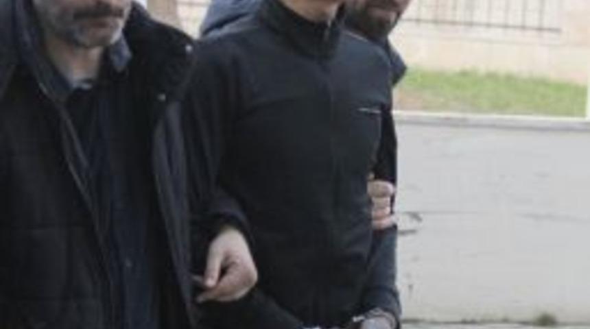 Polise Ait Otomobilden Hırsızlık Yaptı