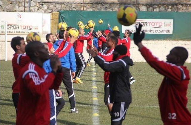 Tolunay Kafkas, Takımla Antrenmana Çıktı