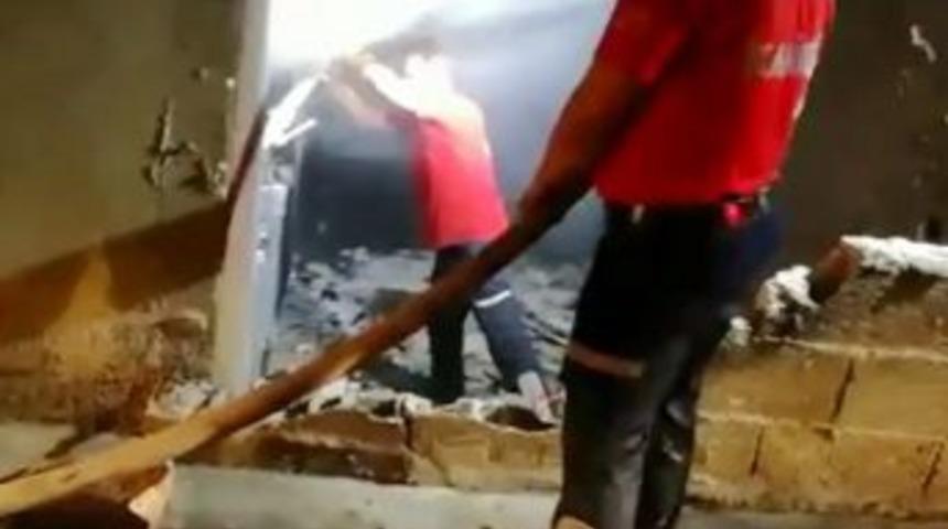 Yaşlı Kadının Evi Yangında K&uuml;l Oldu