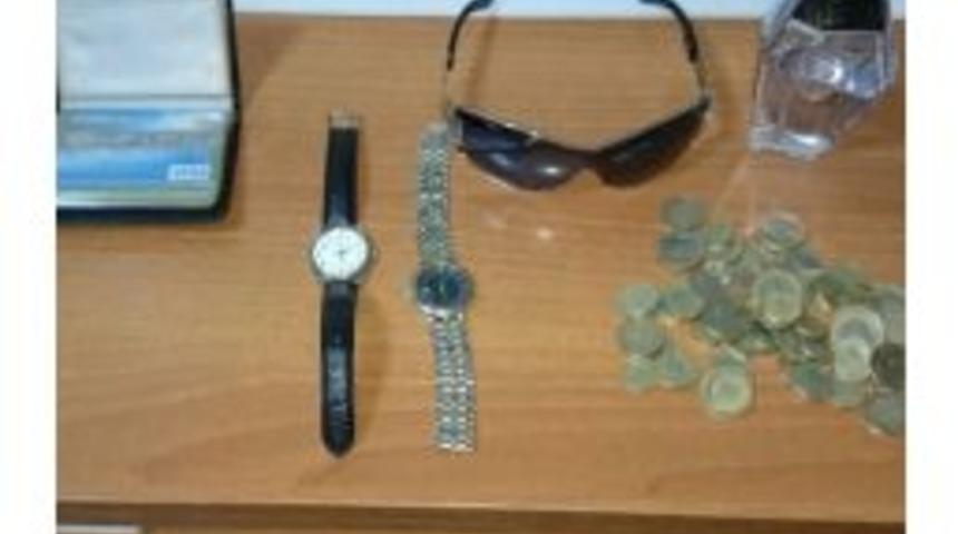 Otomobilin Kırdığı Camı, Hırsızın Elini Kesti