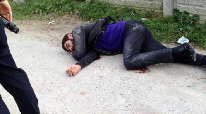 Emekli Astsubay Sopalı 4 Saldırgana Ateş Etti: 1 &Ouml;l&uuml;, 1 Yaralı