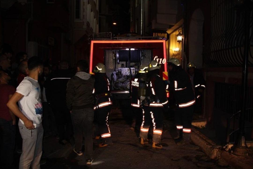 Beyoğlu&rsquo;nda Korkutan Yangın