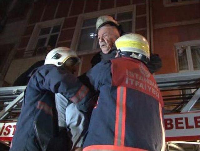 Beyoğlu'nda Yangın; Mahsur Kalanları Itfaiye Ekipleri Kurtardı